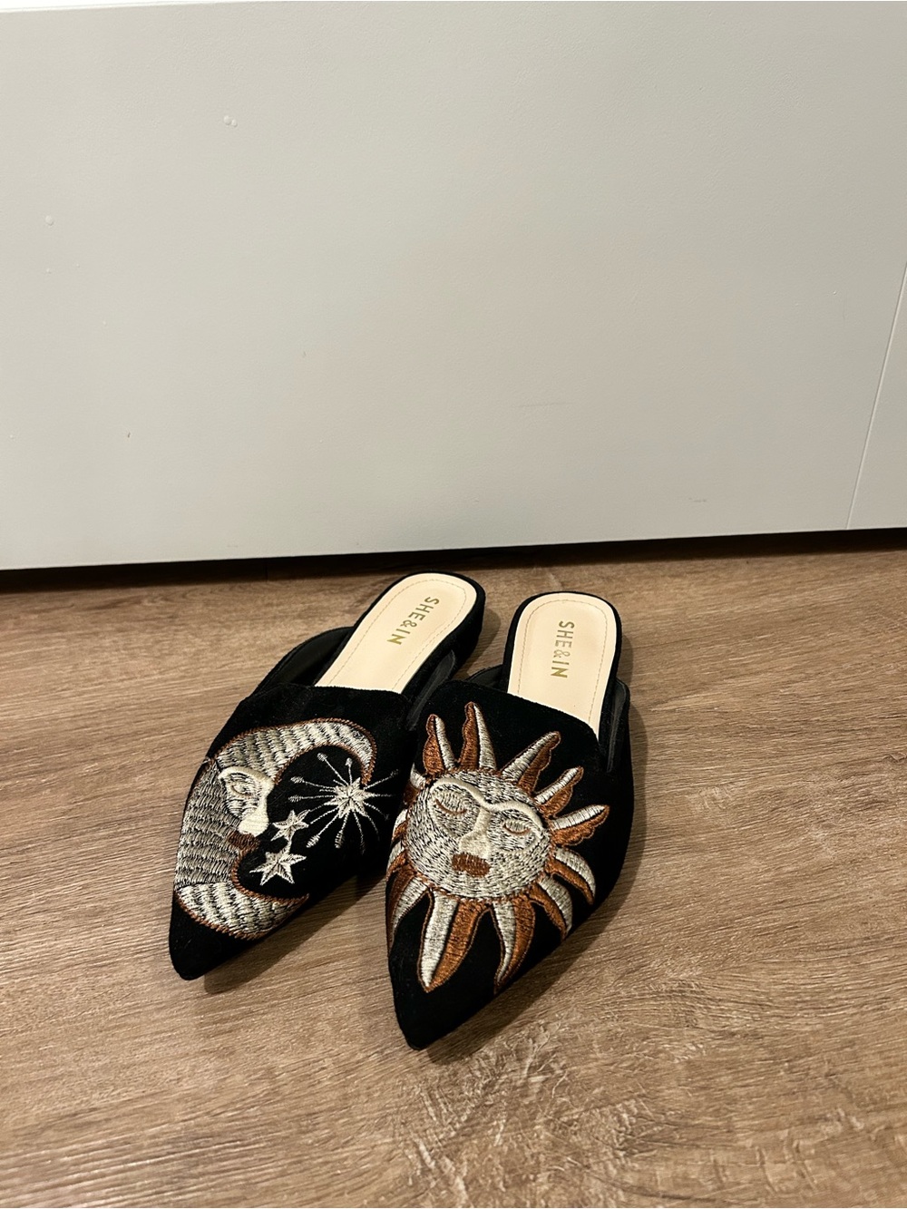 SHEIN Black Velvet Sun & Moon Embroidered Pointed Mules